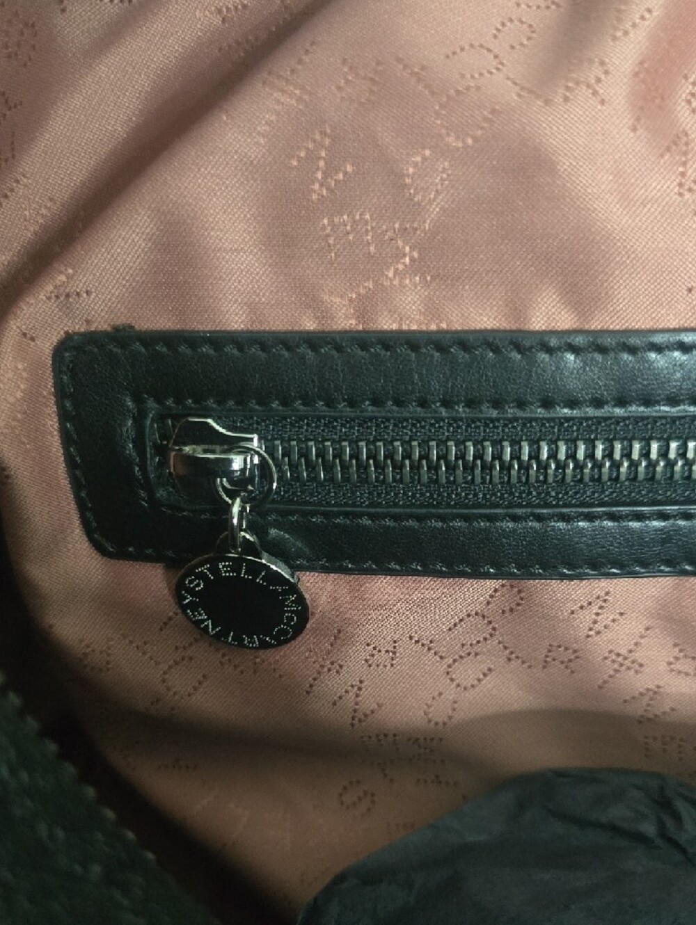Stella McCartney Black Shine Weekender Bag W/ Silver Chain Trim (EUC)(RARE)🖤🩶 - Picture 8 of 13
